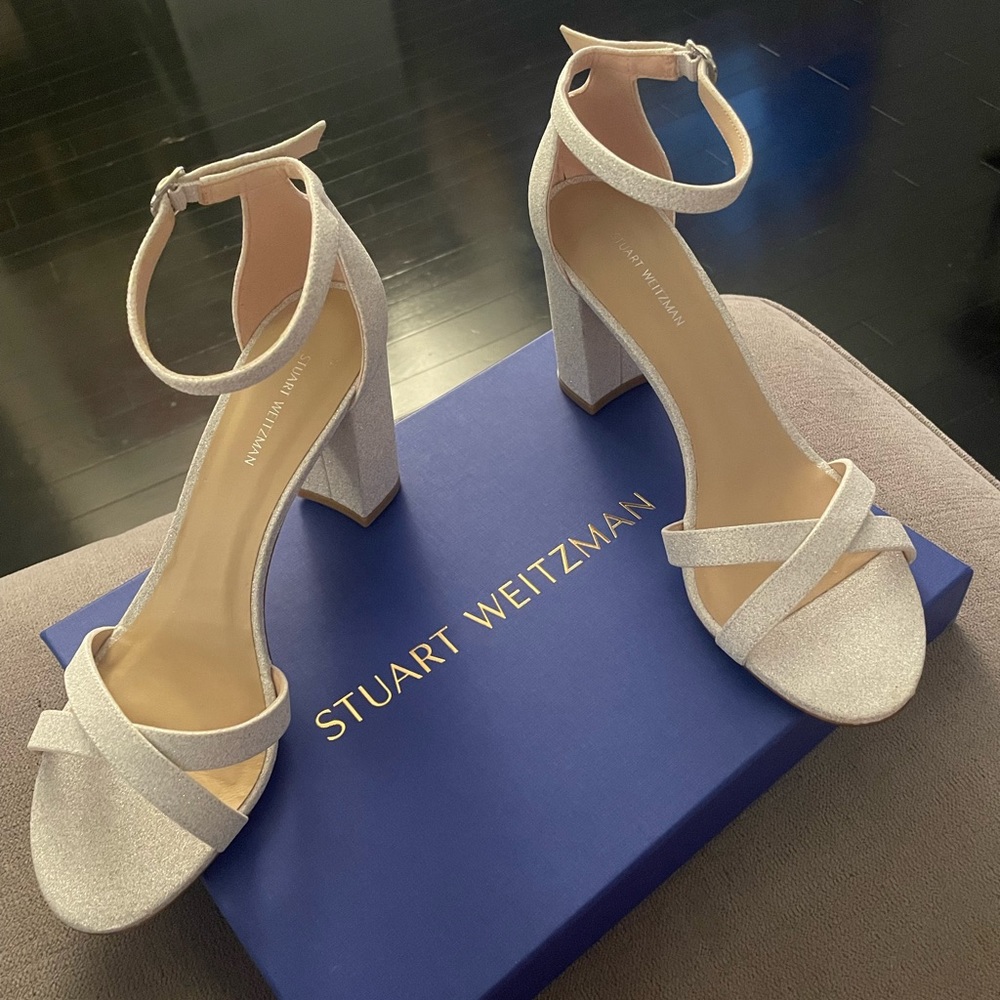 STUART WEITZMAN
​Nearly Nude Cross-Strap Sandals
WHITE , 9.5